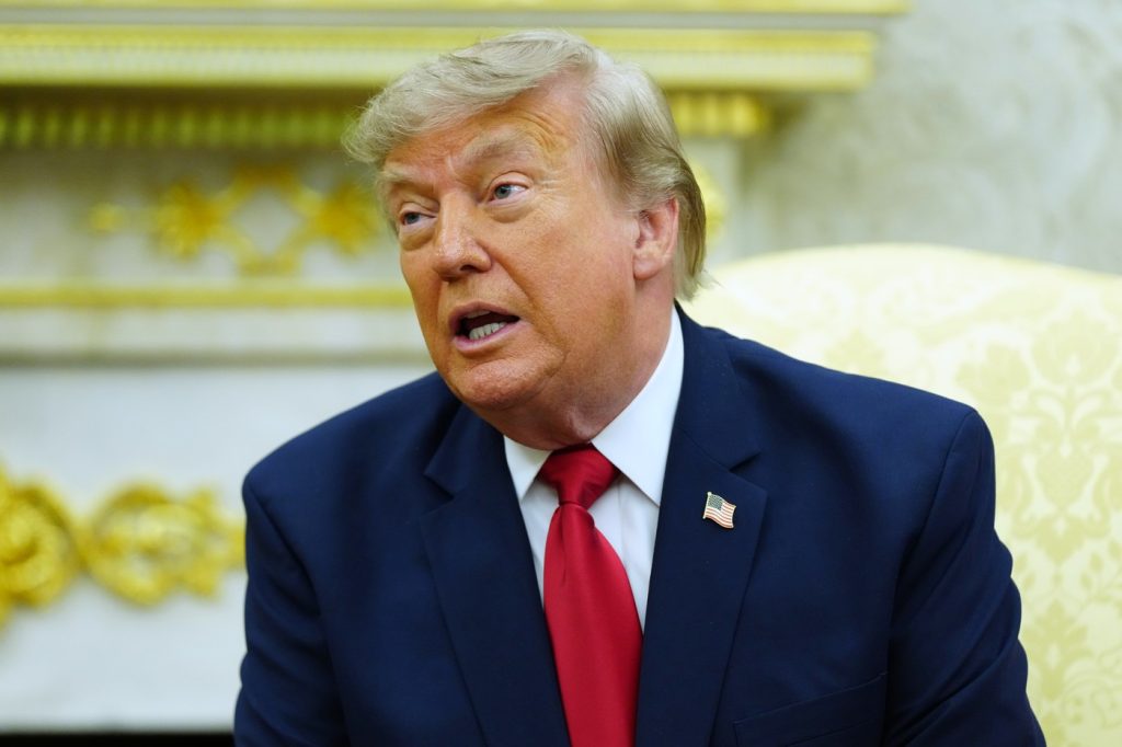 Trump recunoaște probleme la stocurile unor tipuri de muniții ale armatei americane