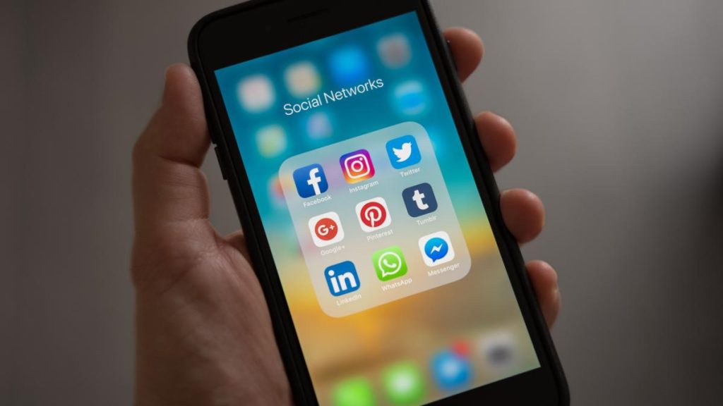 O nouă modificare la WhatsApp. Vei putea să-ți secretizezi numărul de telefon. Cum e posibil
