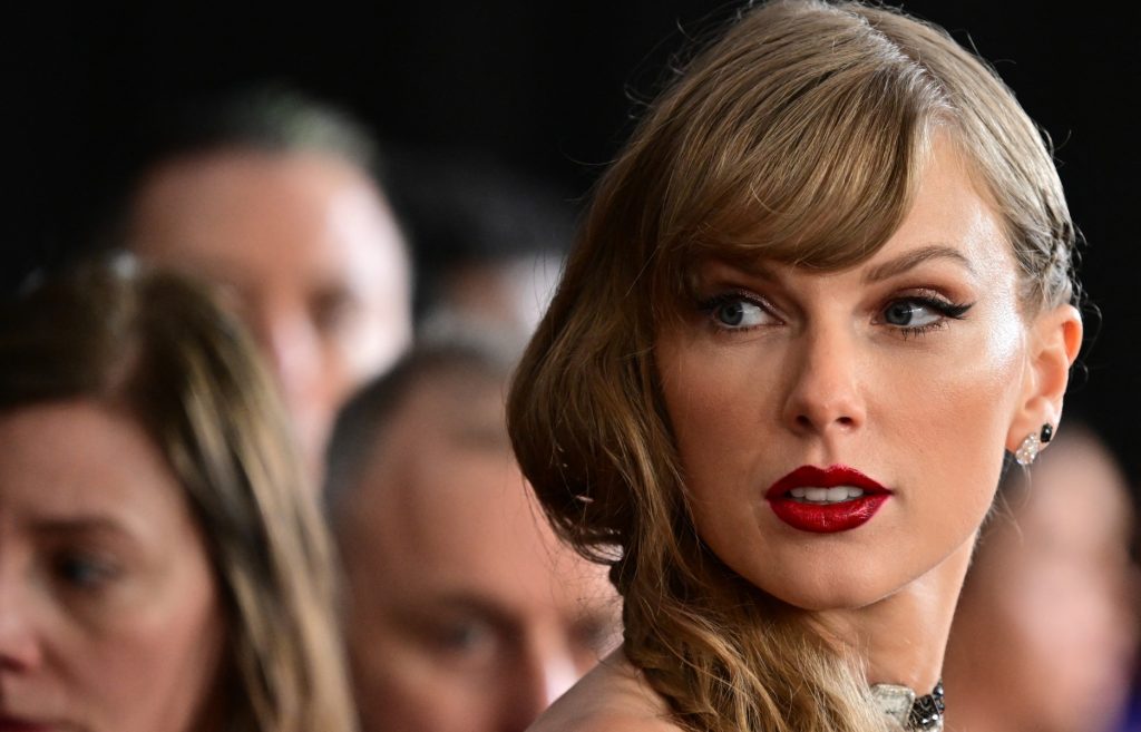 Taylor Swift a eliminat melodiile sale din videoclipurile de campanie ale lui Donald Trump, postate pe rețelele de socializare