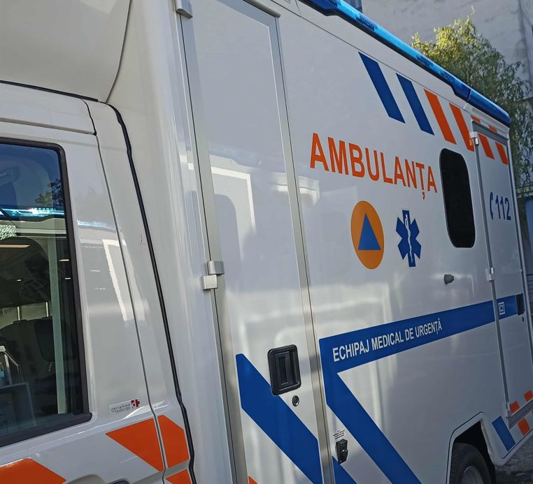 Ambulanţă atacată în judeţul Cluj - Trei tineri cu vârste de 18, 22 şi 24 de ani au fost reţinuţi pentru 24 de ore