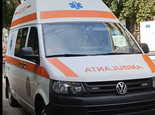 Trei tineri, reținuți după ce ar fi atacat o ambulanță din Cluj. Echipajul a fost lovit cu bâte, topoare și pietre