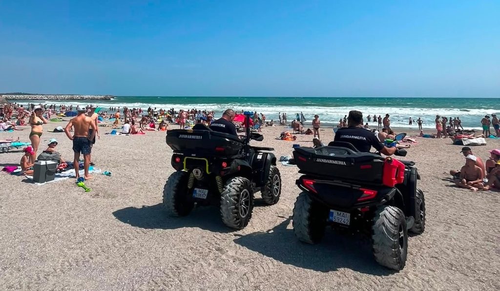 EFORIE: Turiști scoși din mare cu jandarmii. Oamenii legii au aplicat două amenzi