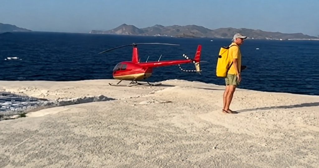 Au aterizat cu elicopterul pe plajă, printre turiști, apoi au mers la baie. Imaginile care au stârnit revoltă și au declanșat o anchetă în Grecia