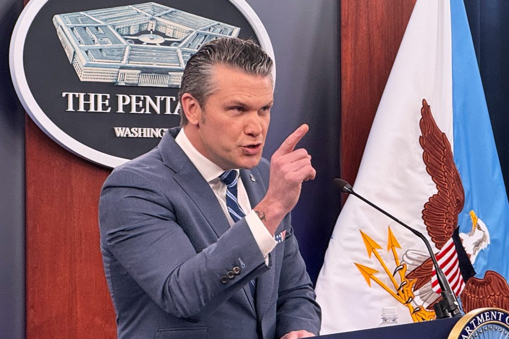 Pentagonul cere industriei americane de apărare să accelereze producția de armament / Presa: Stocurile unor rachete critice au scăzut puternic după războiul cu Iranul