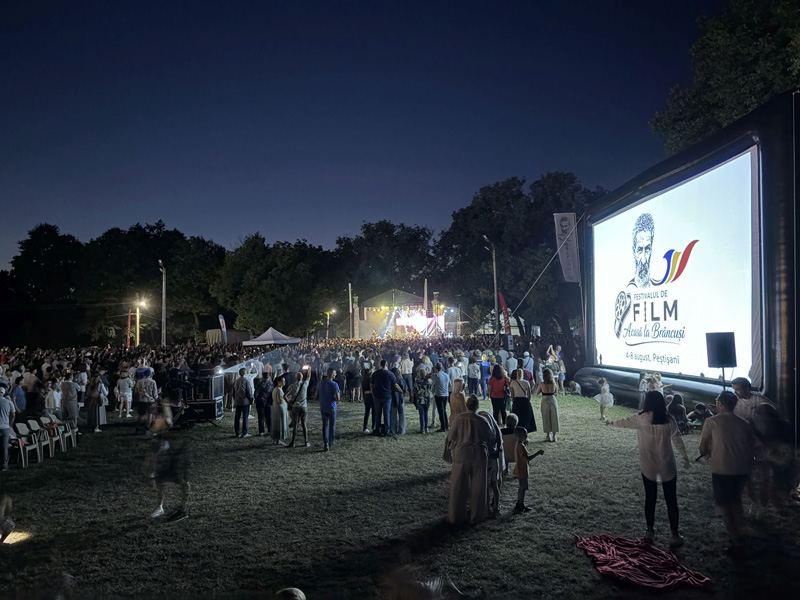 Mii de oameni la Festivalul de Film – Brâncuși 150, de la Peștișani!