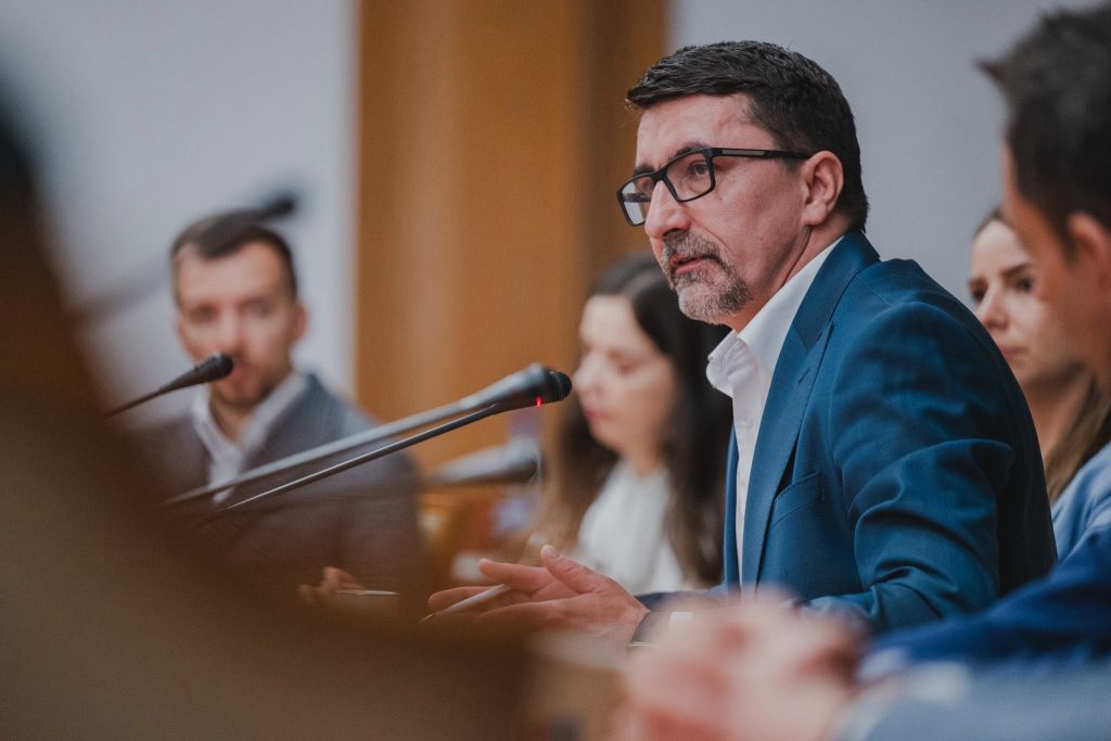 Senatorul UDMR Lóránd Turos confirmă că va cumpăra trustul media din Transilvania controlat de Fidesz și susține că UDMR nu a fost implicată  în tranzacție