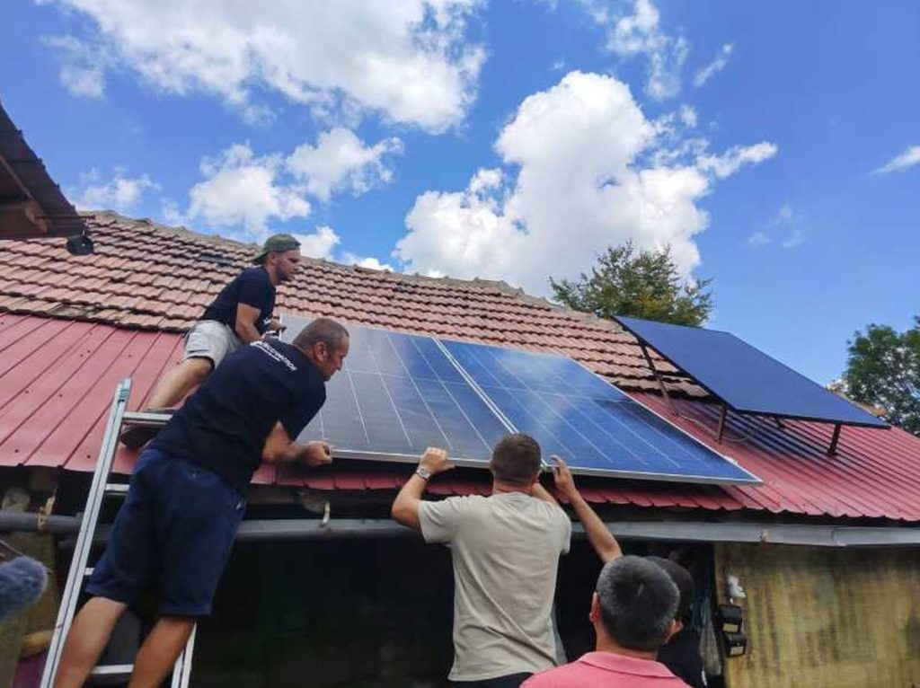 Peste o sută de case izolate, electrificate în șase ani prin programul ‘Energie pentru Viață’