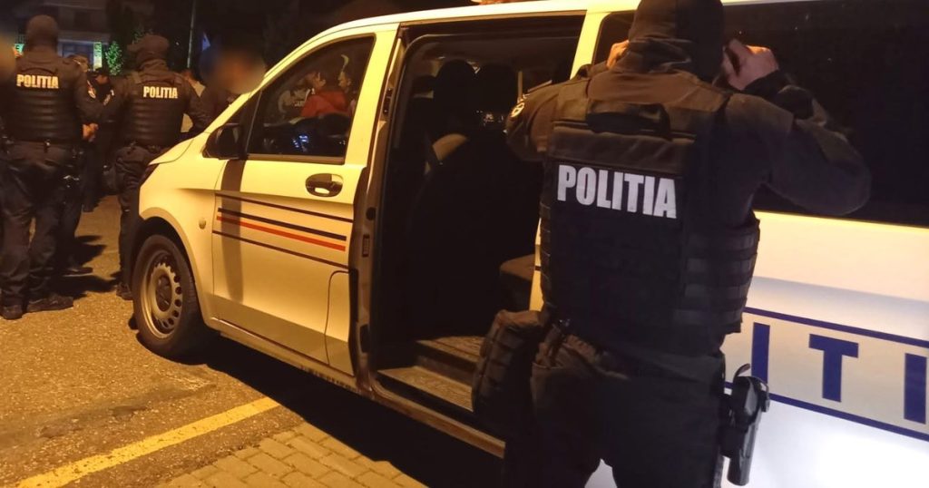 Procuror reținut după ce a intrat cu pistolul într-o discotecă din Hunedoara. A fugit de polițiști și ar fi tras cu arma