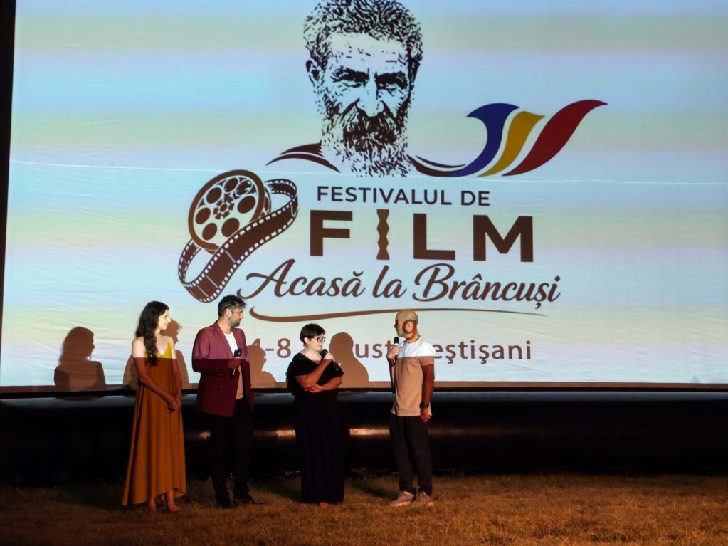 Festivalul de Film „Acasă la Brâncuși” s-a încheiat la Peștișani. Cinci seri de film, muzică și întâlniri memorabile