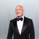 Un consorţiu din care face parte Jeff Bezos, fondatorul Amazon, ar fi pe punctul de a achiziţiona o treime din acţiunile clubului Liverpool