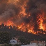 Un nou incendiu se extinde în apropierea Atenei, alimentat de vântul puternic