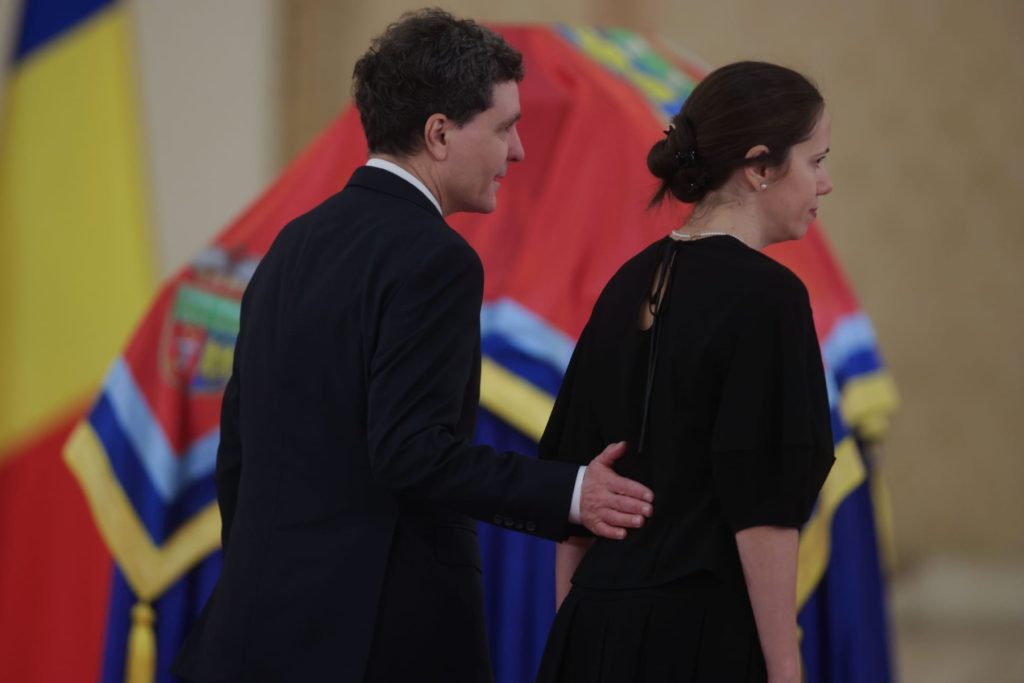 SURSE Nicușor Dan a atacat la Curtea Constituțională legea integrității prin care PSD și AUR au vizat-o direct pe partenera sa, Mirabela Grădinaru / Aceasta și-a publicat deja declarațiile de avere și interese