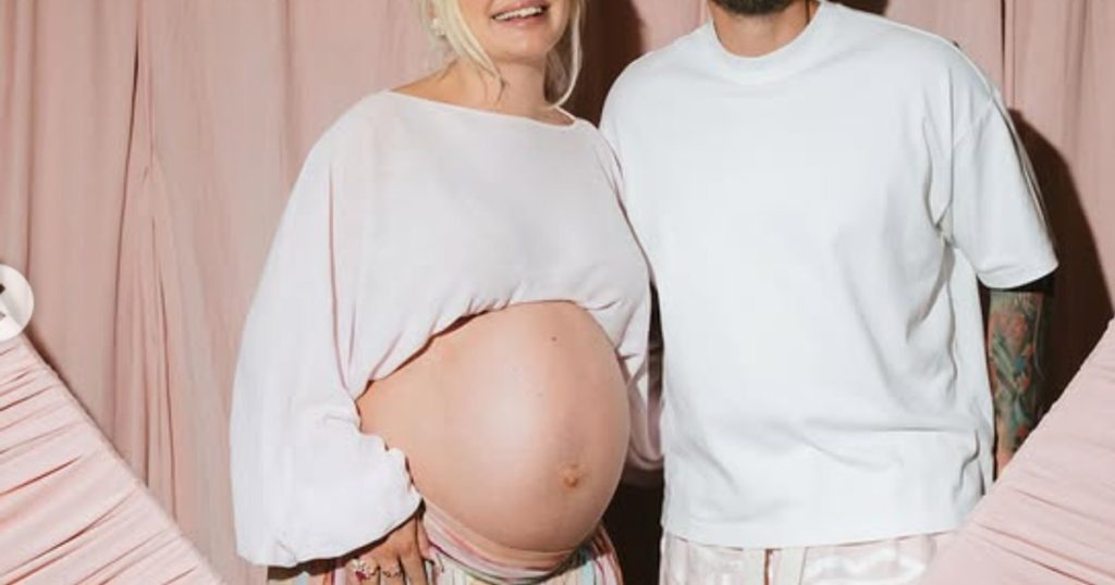 Alexandra Stan a devenit mamă pentru prima dată. Artista a născut o fetiță pe care o cheamă Eva