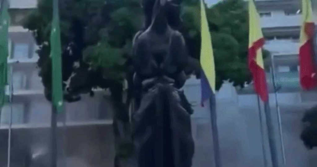 Imaginile dezastrului provocat de cutremurul de 7,4 din Columbia: peste 130 de morți. „Ne-am ținut de mână și ne-am rugat”