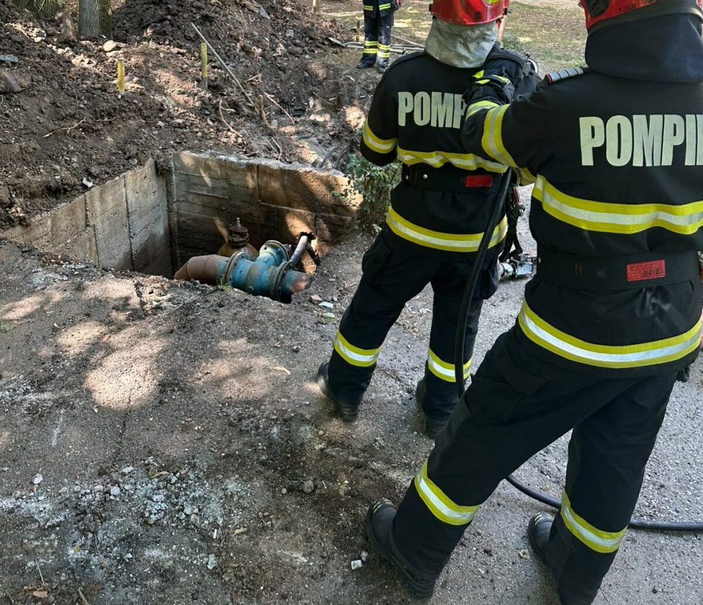 Conductă de gaz spartă în Pitești. Pompierii au intervenit pe strada Constructorilor