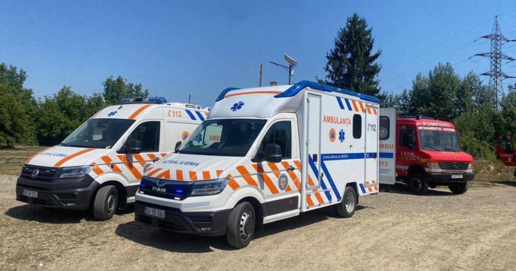 Doi bărbați au murit după ce au căzut într-un cămin pentru apă uzată din județul Suceava