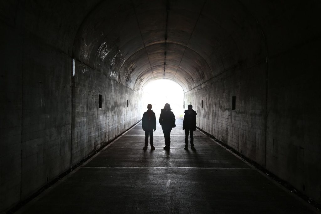 Un tunel folosit de migranți a fost descoperit sub granița cu Belarus. Letonia lansează „operațiunea Vârcolacul”