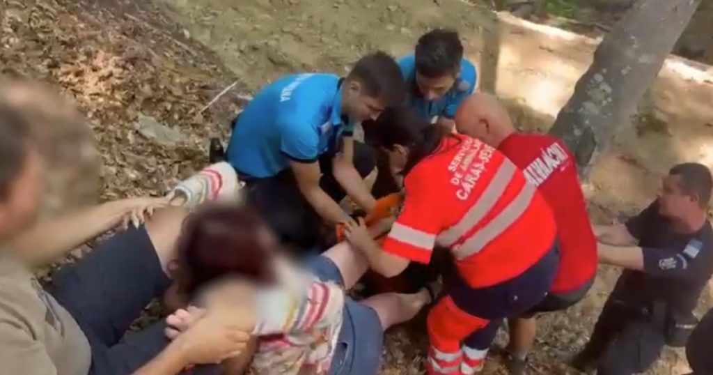 O turistă și-a fracturat glezna pe munte și nu s-a mai putut deplasa. A fost salvată de jandarmii montani