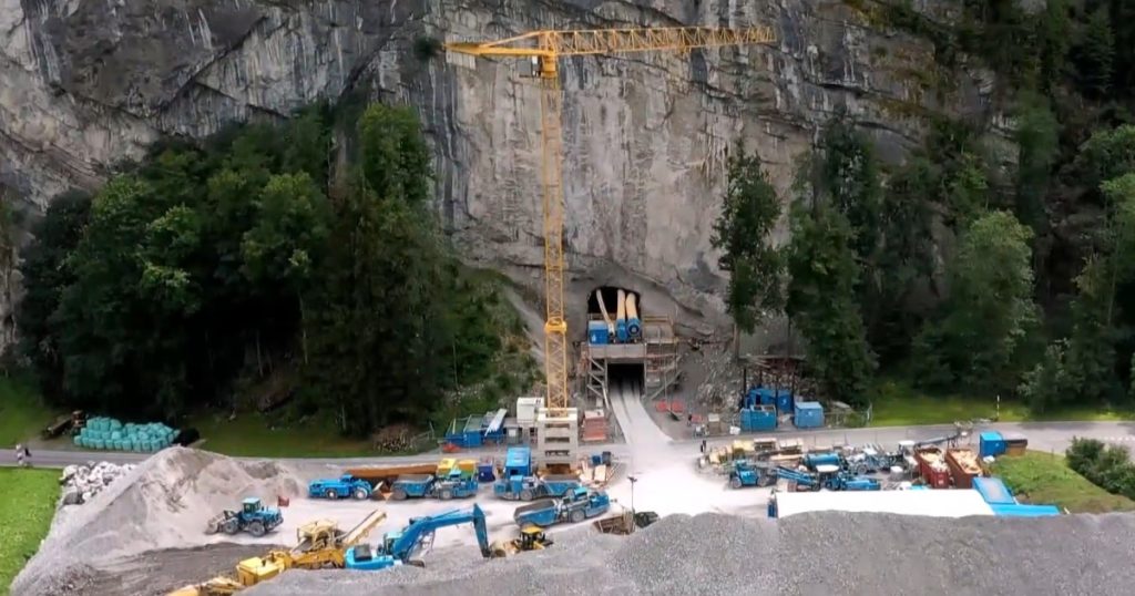 Seifuri pentru miliardari sunt construite în Alpii elvețieni. Cât costă o cavernă securizată