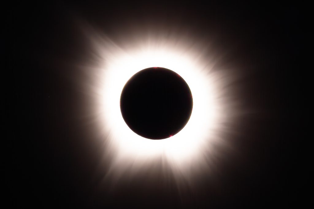 Eclipsa de Soare are loc astăzi. Orașele din România de unde se vede cel mai bine