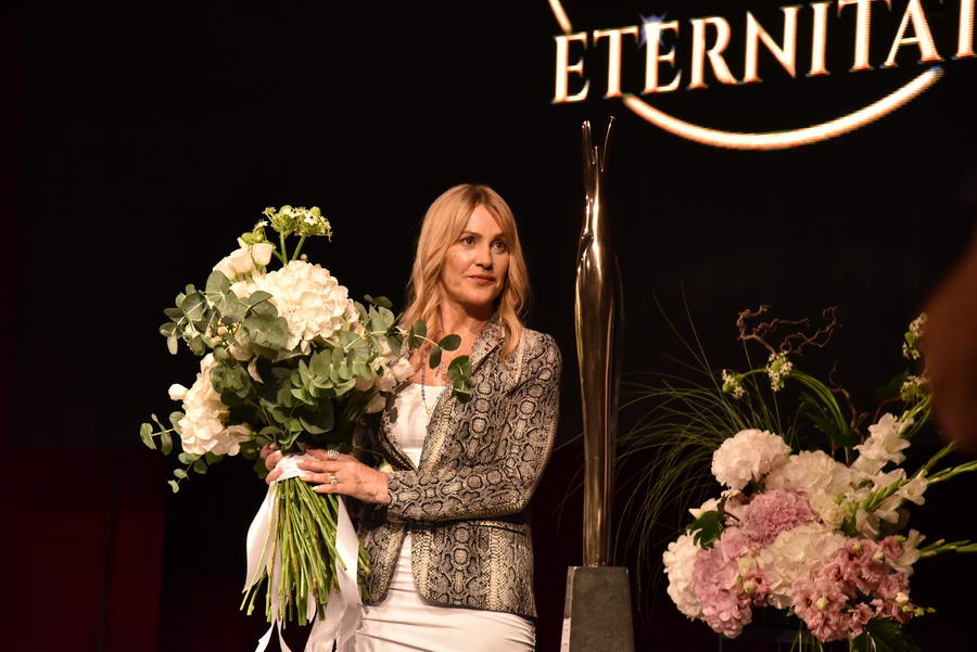 Ce cadou special a primit Nadia Comăneci la Oradea, la Gala „10 pentru eternitate”