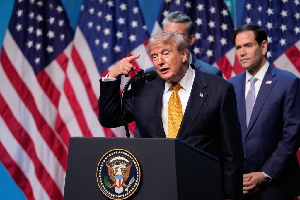 Trump confirmă că a fost ascuns pentru a fi transportat într-un avion secret: „Sunt ținta multor amenințări”