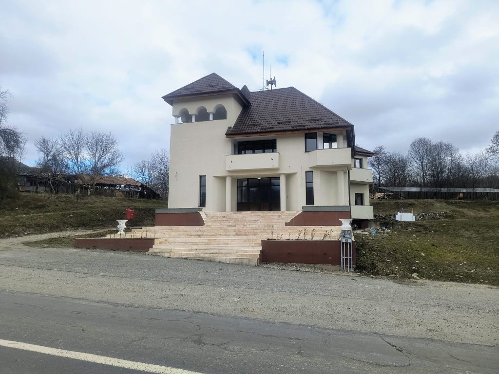Un drum sătesc din Prodești, pregătit pentru asfaltare. Primăria Oteșani face un nou pas pentru modernizarea infrastructurii