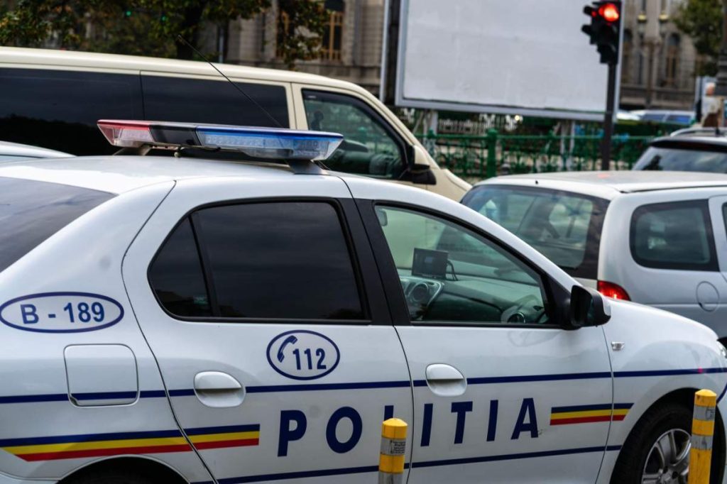 Părinții unui elev din Dâmbovița au bătut învățătoarea care le certase fiul. Au fost arestați de oamenii legii
