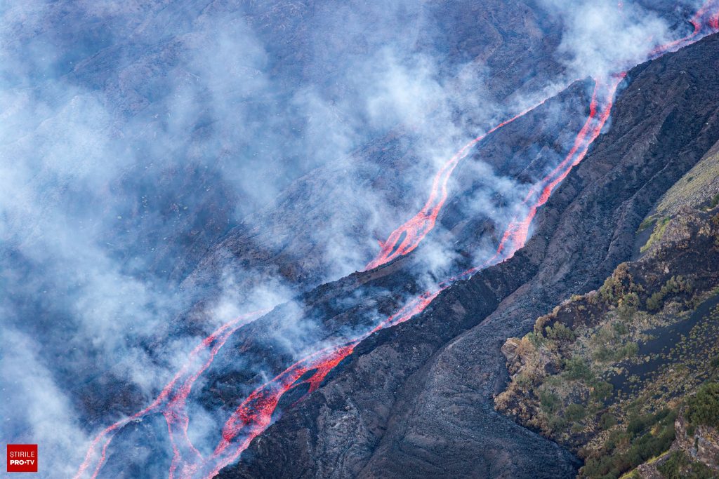 Aeroportul din Catania rămâne închis din cauza erupției vulcanului Etna. Avertismentul MAE pentru românii din Sicilia