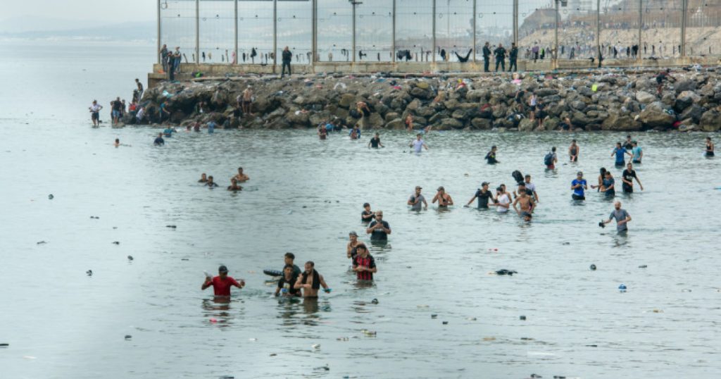 Marocul somează din nou Spania să-i repatrieze „cât mai repede posibil” minorii migranţi care au intrat în Ceuta