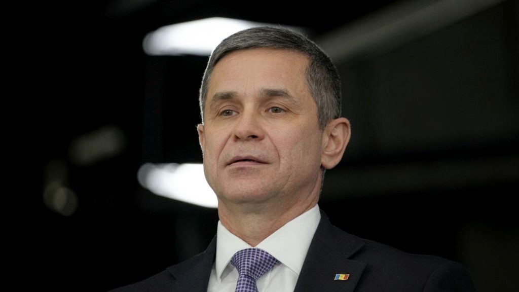 Ministrul Apărării din Moldova a refuzat să răspundă la o întrebare în limba rusă: "Nu vă înțeleg." A răspuns la întrebarea în română