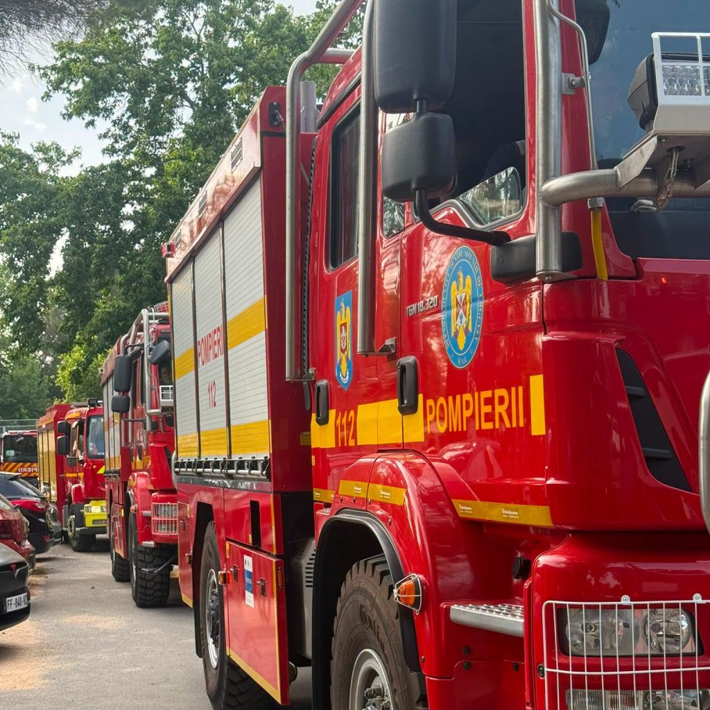Explozie urmată de un incendiu în Arad. Un recipient asupra căruia se efectuau lucrări a luat foc. O persoană a fost rănită