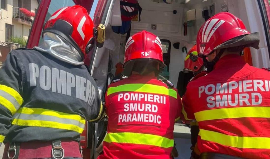 Incendiu de vegetație uscată la Răhău. Intervin pompierii din Sebeș