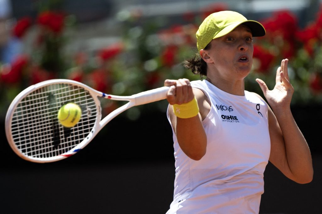 Iga Swiatek caută primul titlu al sezonului în finala Canadian Open împotriva Elenei Rybakina