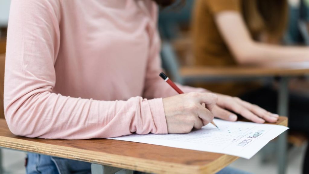 Evaluare Națională și Bacalaureat 2027: Se schimbă metodologia. Cum vor fi corectate lucrările și ce noutăți îi așteaptă pe elevi