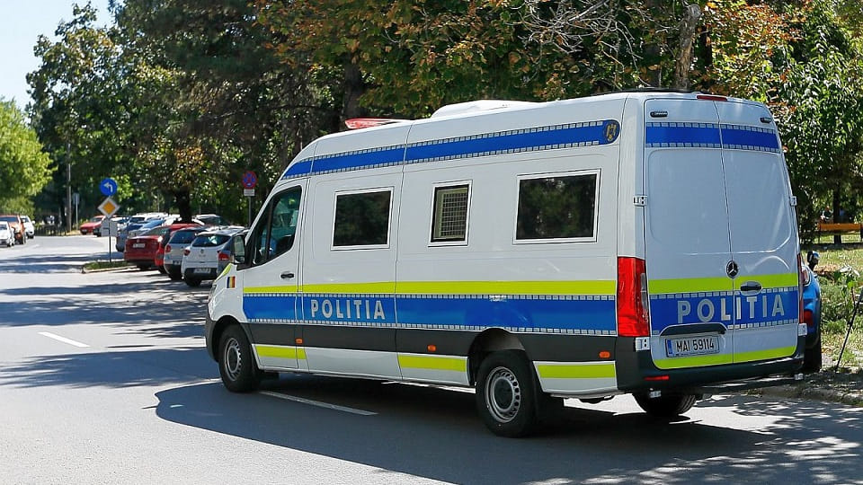 Autorii unei înșelătorii prin metoda „Copilul bolnav”, în urma căreia o femeie de 89 de ani din Bucium a fost păgubită, au fost reținuți de polițiști