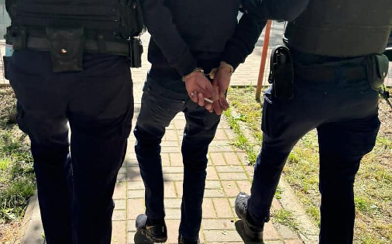 Bărbat din Stăuceni, trimis în judecată pentru tentativă de omor. Și-ar fi atacat iubita cu pumnii și cuțitul