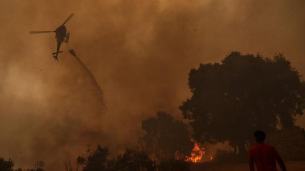Incendiu mare în Halkidiki, destinația din Grecia preferată de turiștii români, chiar înainte de Sfânta Maria. Sute de persoane, evacuate