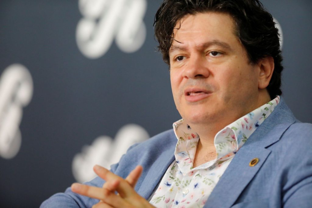 Cristian Măcelaru, pe scena BBC Proms 2026. Dirijorul român va conduce BBC Symphony Orchestra la Royal Albert Hall