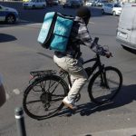 De ce aleg curierii nepalezi haine lungi și mănuși pe caniculă. Explicația unui medic