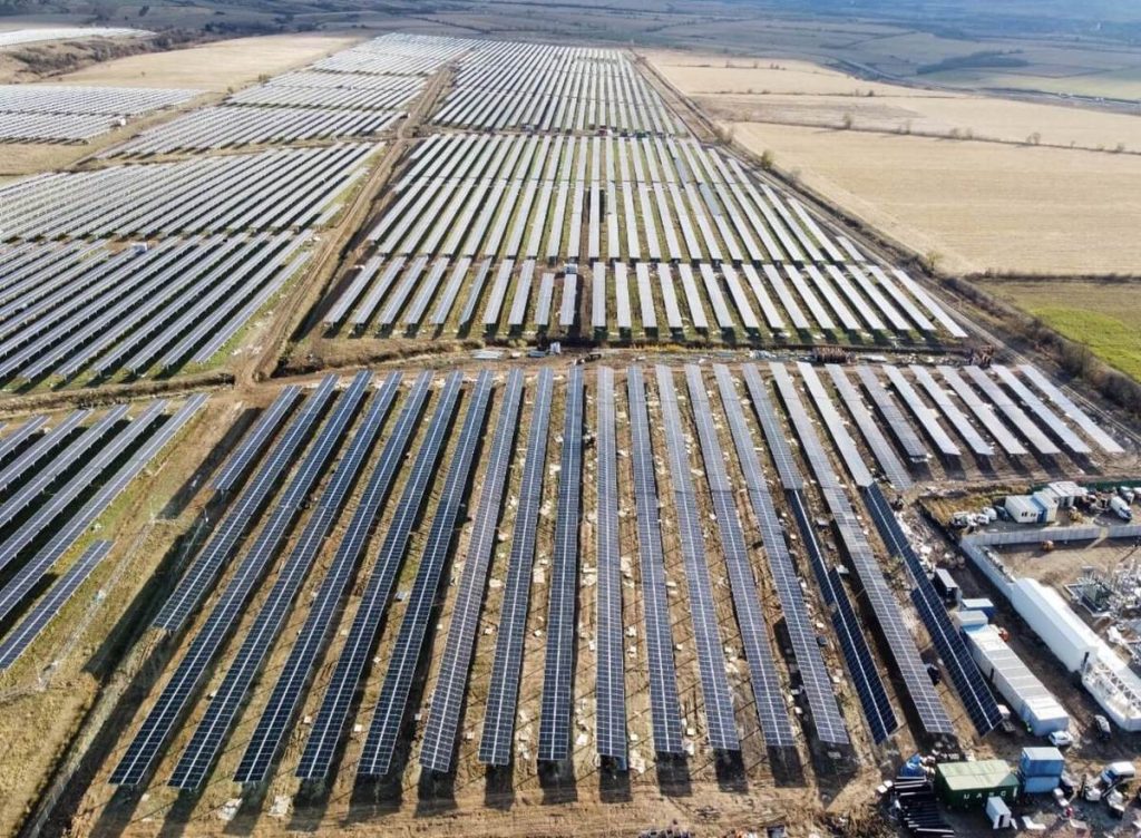 Centrală fotovoltaică de 342 MWp şi baterii de 150 MW, un nou proiect gigant în domeniul energiei verzi în județul Brașov, cu o finanțare de 229 milioane de euro