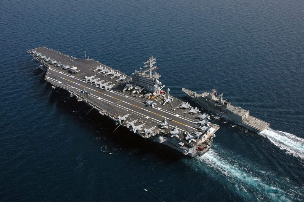 Trump autorizează construcția unor nave militare americane în străinătate