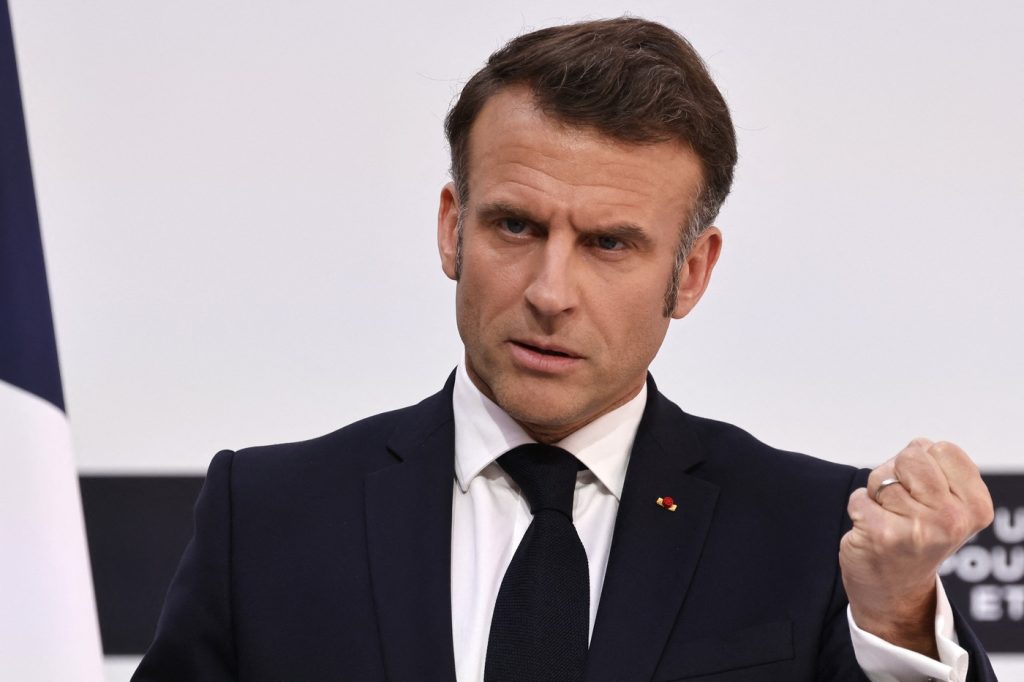 Legea lui Macron care interzice rețelele de socializare pentru minorii sub 15 ani, blocată de curtea constituțională franceză. „O restricţie disproporţionată”