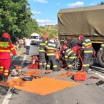 UPDATE - Trei morţi şi patru răniţi, într-un accident rutier produs în judeţul Mureş, în care au fost implicate un autocamion militar şi trei autoturisme Cei trei răniţi uşor au refuzat transportul la spital. Victima rănită grav, dusă la UPU Mureş- FOTO