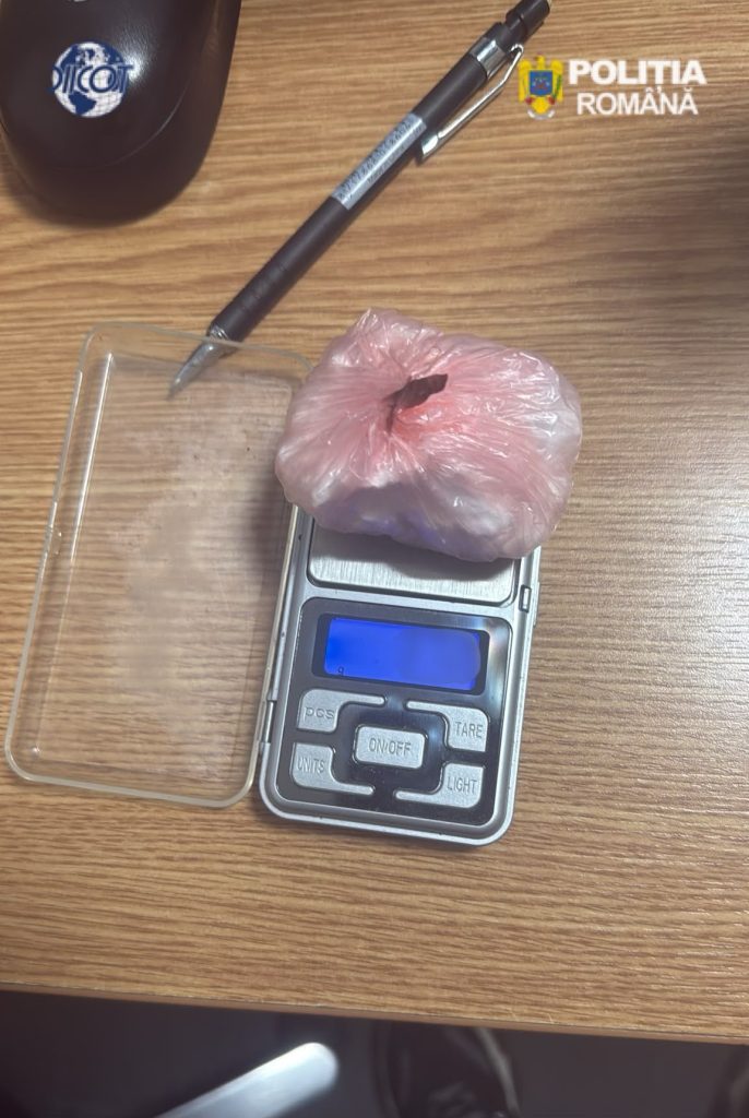 Cocaină vândută cu 12.700 de lei la Craiova. Doi suspecți, arestați