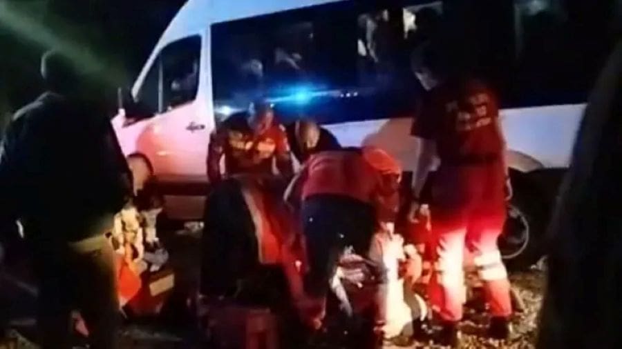 Incident la Nicula. Pelerinii s-au călcat în picioare la microbuze!