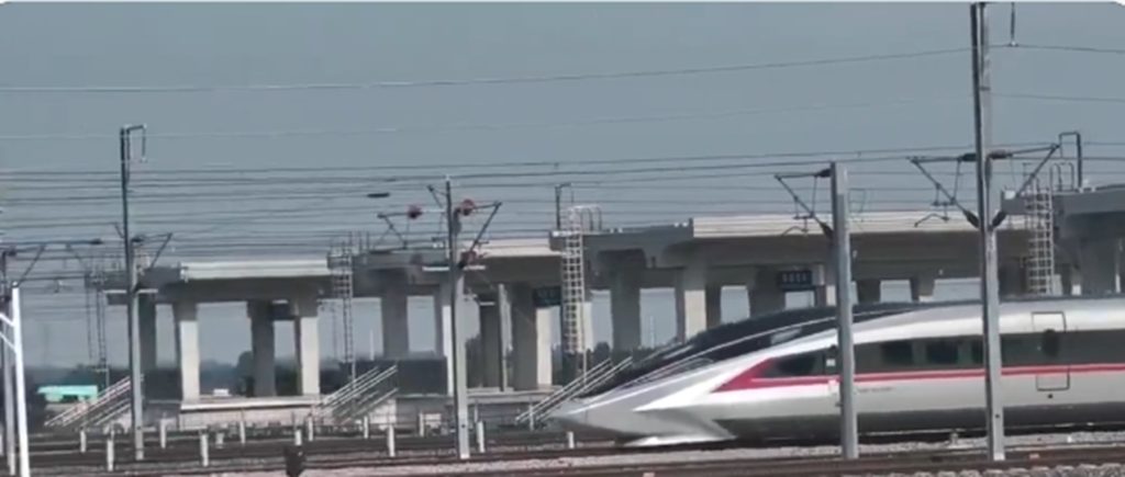 800 km/h în doar 5,3 secunde! China a testat trenul care pare desprins din filme. VIDEO