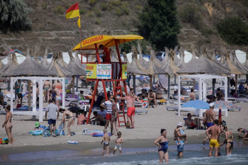 Două persoane, dispărute în mare în zona Faleza Olimp – Steaua de Mare / Pompierii au început căutările