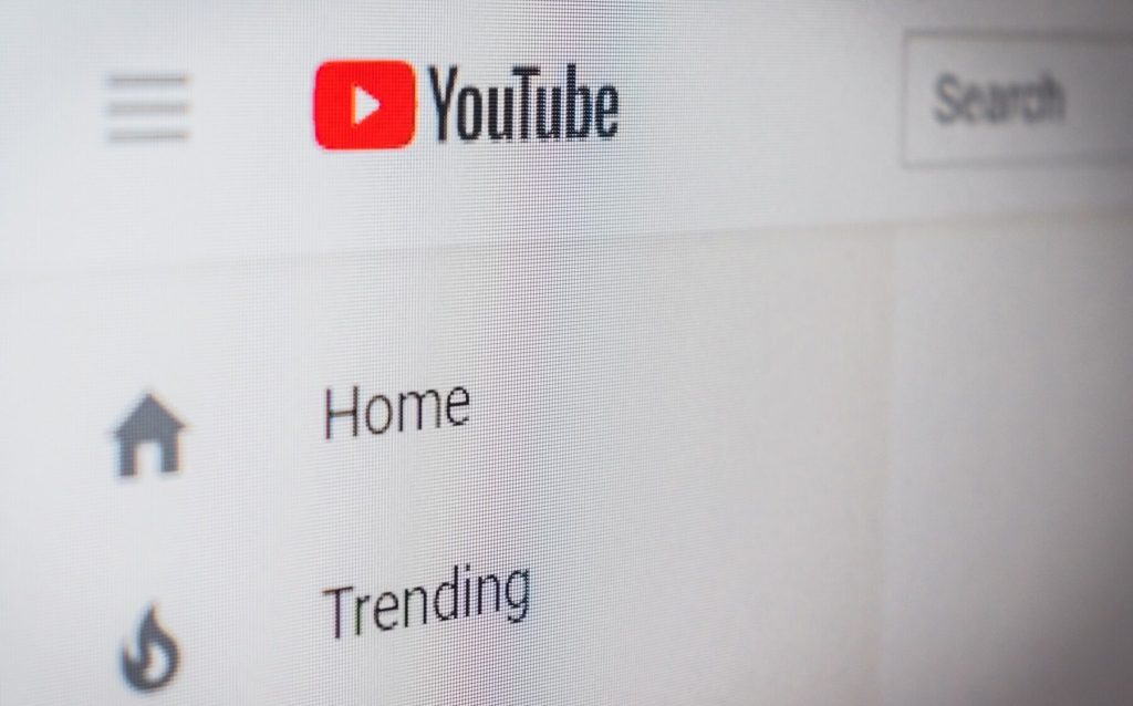 Google a închis sute de canale YouTube din Coreea de Sud pentru conținut politic