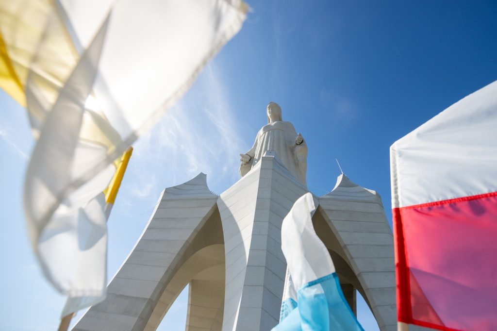 Cea mai înaltă statuie a Fecioarei Maria din Europa, inaugurată într-un sat polonez care are mai puţin de 150 de locuitori